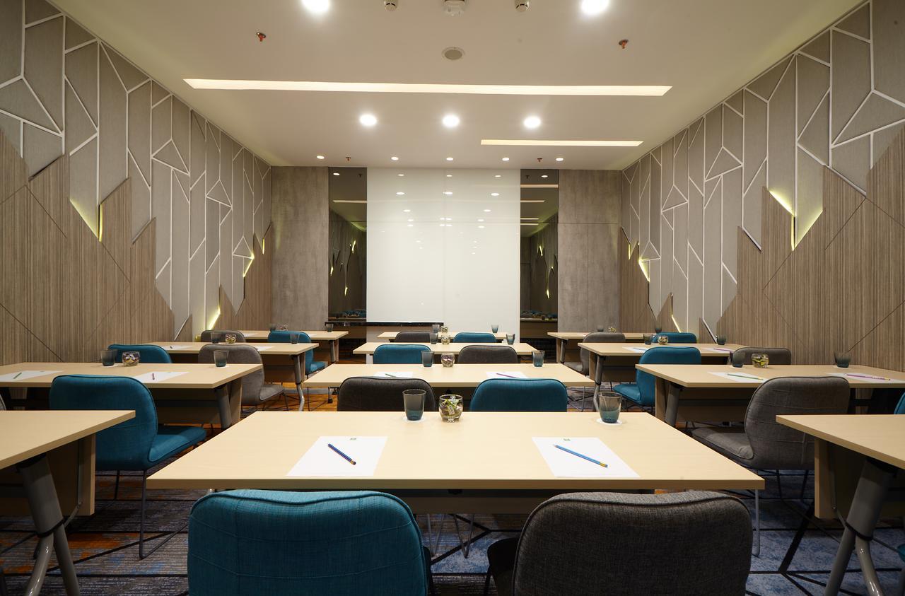 Ibis Styles Medan Pattimura Buitenkant foto
